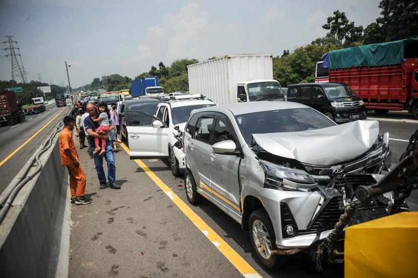 Tabrakan Beruntun Tiga Kendaraan di Tol Jakarta-Cikampek, Kronologi Lengkap dan Dampaknya