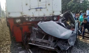 Tabrakan Kereta Bekasi Bikin Geger: Sopir Taksi Listrik Diperiksa Dua Kali, Polri Gerakkan Industri Taksi