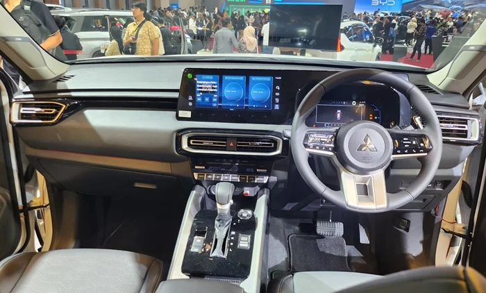 Terungkap! Kecanggihan Head Unit 12,3 Inci Mitsubishi Destinator yang Mengubah Pengalaman Berkendara