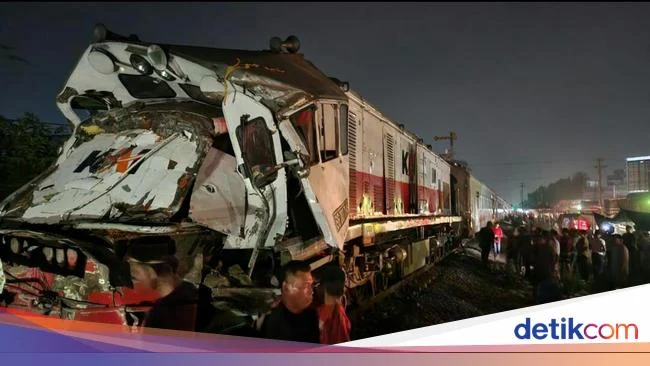 Tragedi Kereta Bekasi: 7 Meninggal, 81 Luka, Evakuasi 8 Jam Terus Berlanjut
