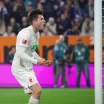 Transfer Eksklusif: Elvis Rexhbecaj Siap Tinggalkan Augsburg demi Wolfsburg yang Terancam Degradasi