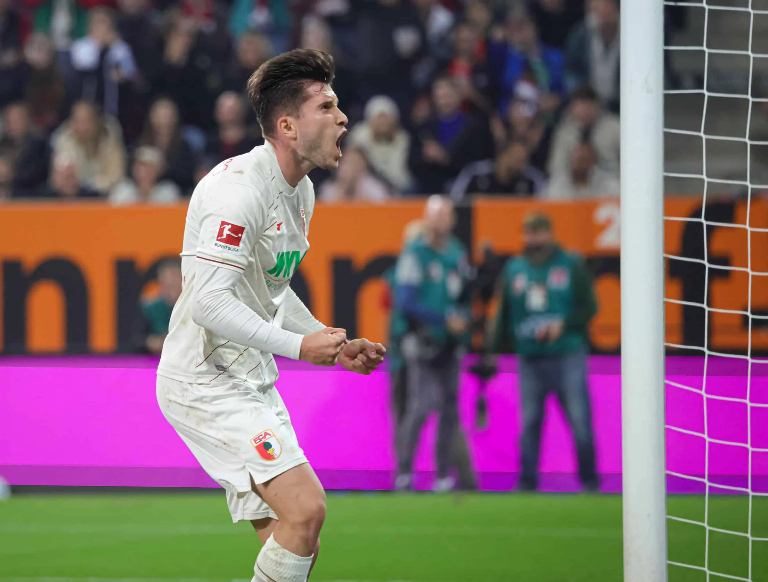 Transfer Eksklusif: Elvis Rexhbecaj Siap Tinggalkan Augsburg demi Wolfsburg yang Terancam Degradasi
