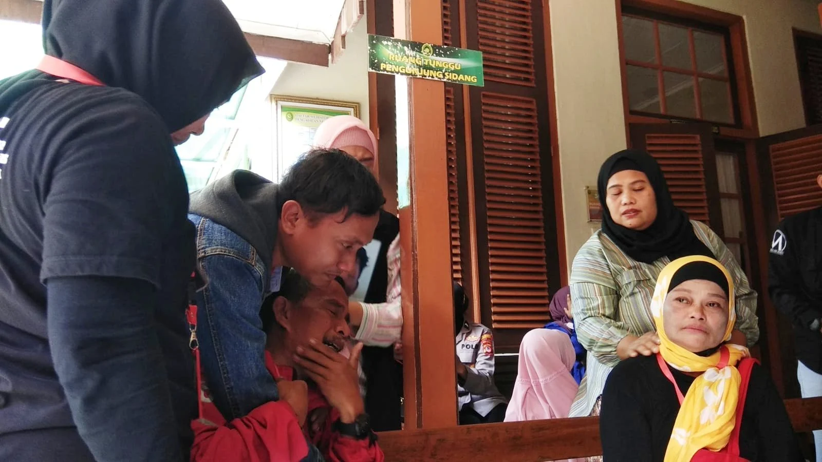 Vonis 3 Tahun Pecah Badai: Keluarga Korban Tongtek Maut di Talun Pati Serang Mobil Tahanan