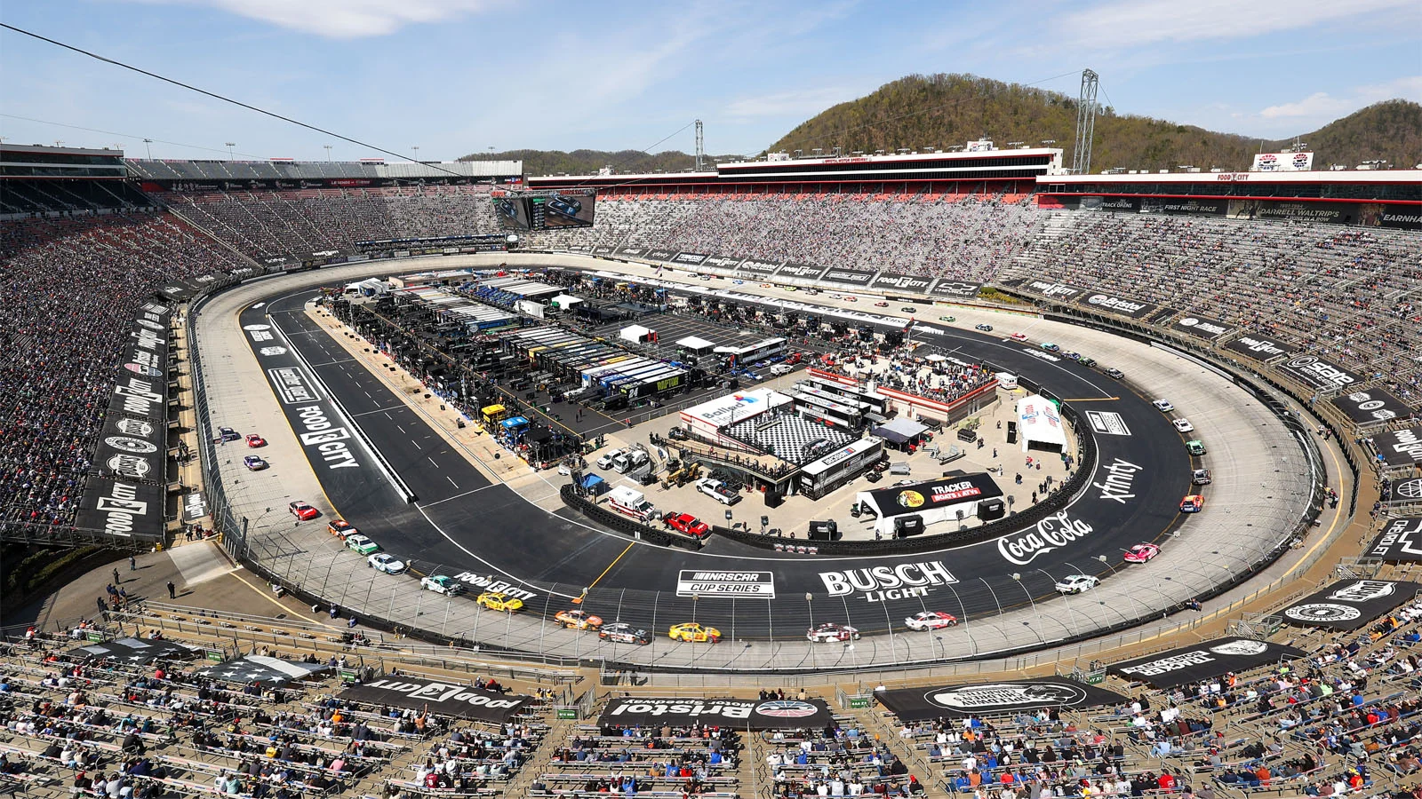 Weekend Penuh Kejutan: Balapan NASCAR di Bristol, Duel Guardians vs Braves, Cuaca Cerah di Phoenix, dan Ancaman Kebakaran di New Hampshire