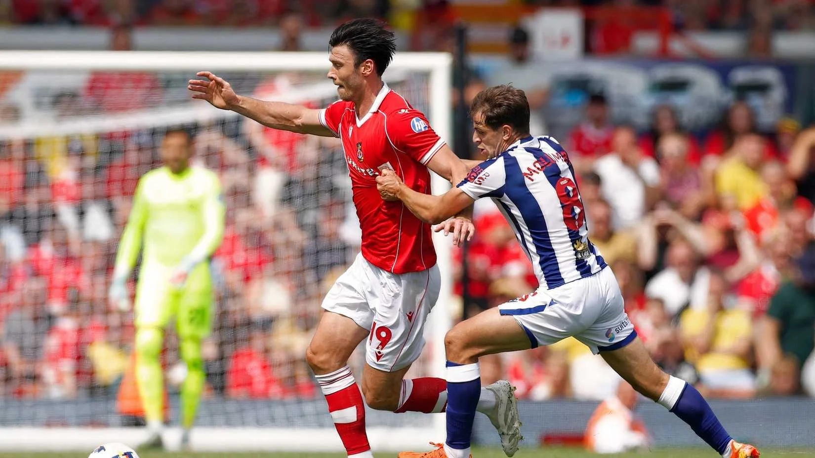 Wrexham Bangkit, Mengalahkan Stoke City 2-0 dan Mengencangkan Pengejaran Playoff