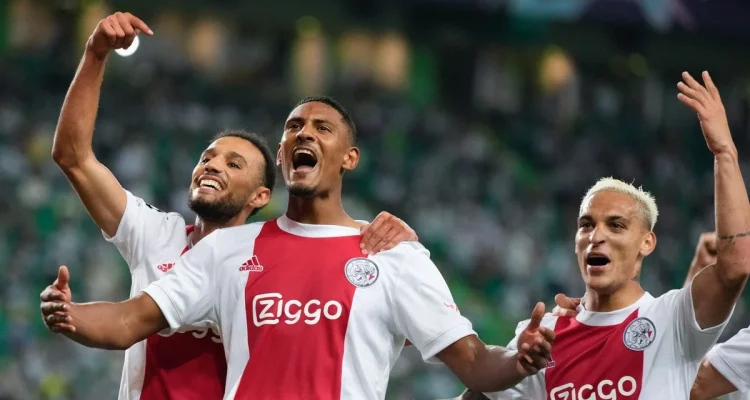 Ajax Torehkan Sejarah dengan Mengalahkan Utrecht dalam Penalti untuk Mendapatkan Tiket Conference League