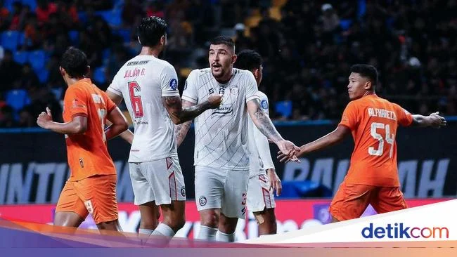 Arema FC Siap Sapu Bersih Dua Laga Sisa Super League 2025/2026