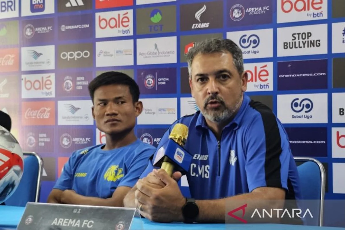 Arema FC Tutup Musim dengan Kemenangan, Pelatih Marcos Santos Berharap Kehadiran Suporter Meningkat