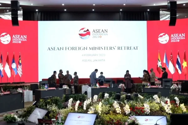ASEAN Menghadapi Tantangan Global: Mencari Keseimbangan Antara Tekanan dan Kebutuhan Energi