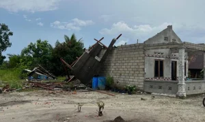 Badai Tornado Menghantam Labuan, 33 Rumah Rusak dan Satu Orang Terluka