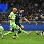 Bastoni Transfer Musim Panas 2026: Real Madrid vs Barcelona Berlomba Rebut Bek Tengah Inter