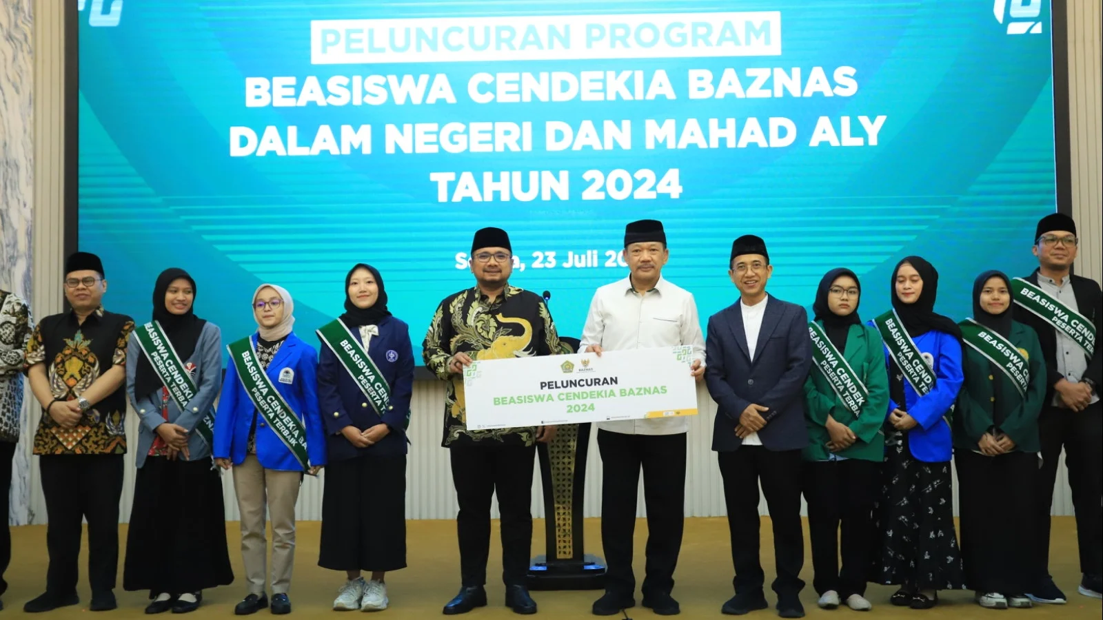 Beasiswa Cendekia dan Inisiatif Pendidikan Nasional Tingkatkan Akses Belajar Ribuan Mahasiswa dan Pelajar