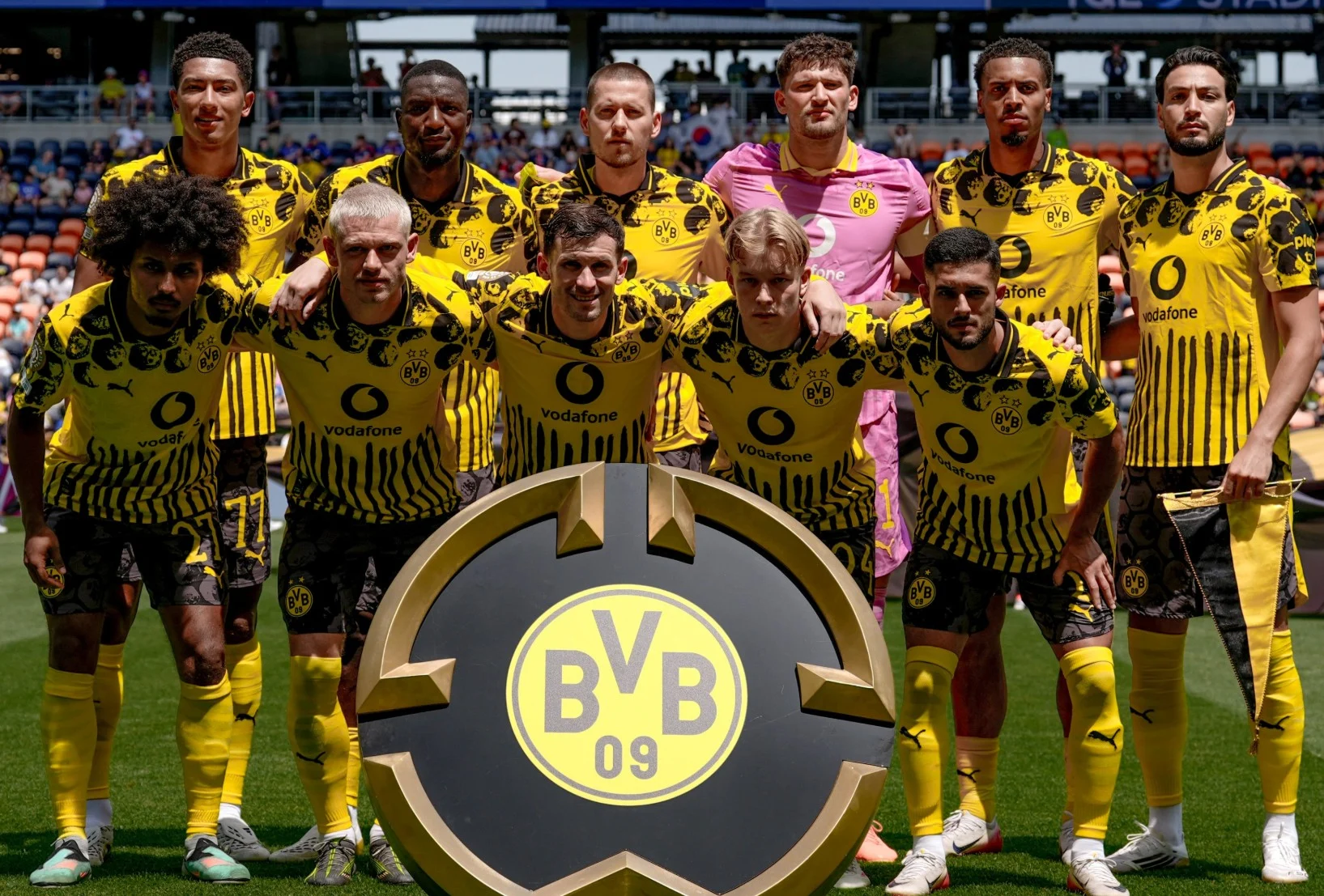 Borussia Dortmund: Empat Kekalahan Besar dan Satu Pemenang Utama, Kontrak Paruh Waktu, dan Rekomendasi Drama China Remake