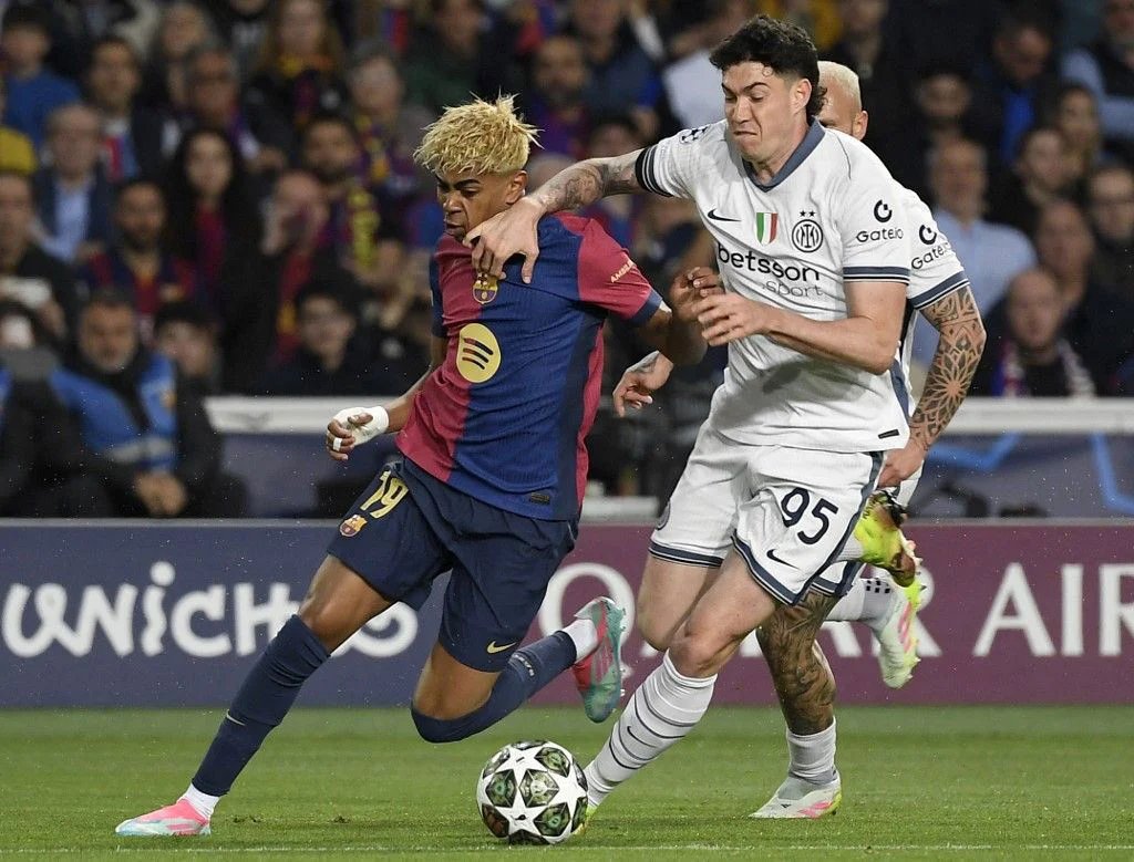 Bos Inter Milan Tegaskan Usaha Barcelona Angkut Bastoni Bakal Sia-Sia, Ini Alasannya