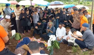 Bunga Zainal Menceritakan Detik-Detik Terakhir Ayahnya: Dari Firasat Buruk Hingga Pemakaman