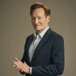 Conan O'Brien Mengolok-olok Harvard dengan Mengatakan Ia Juga Menggugat Universitas dalam Ceramah Kelulusan