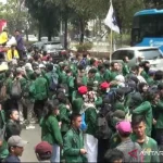 Demo Hardiknas 2026: Ribuan Mahasiswa Turun ke Jalan, Sekolah di Jakarta Libur