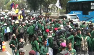Demo Hardiknas 2026: Ribuan Mahasiswa Turun ke Jalan, Sekolah di Jakarta Libur