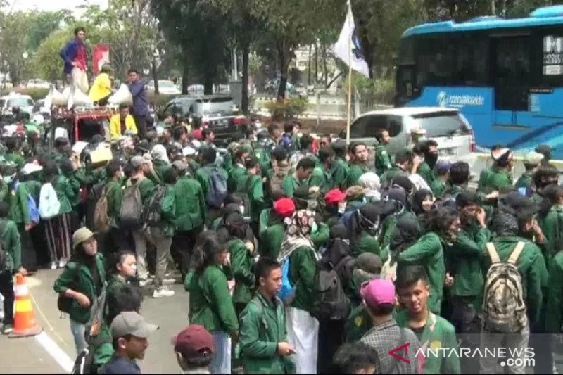 Demo Hardiknas 2026: Ribuan Mahasiswa Turun ke Jalan, Sekolah di Jakarta Libur