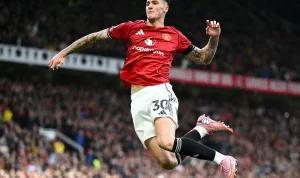 Drama Handball Benjamin Sesko Warnai Derby Manchester United vs Liverpool di Old Trafford