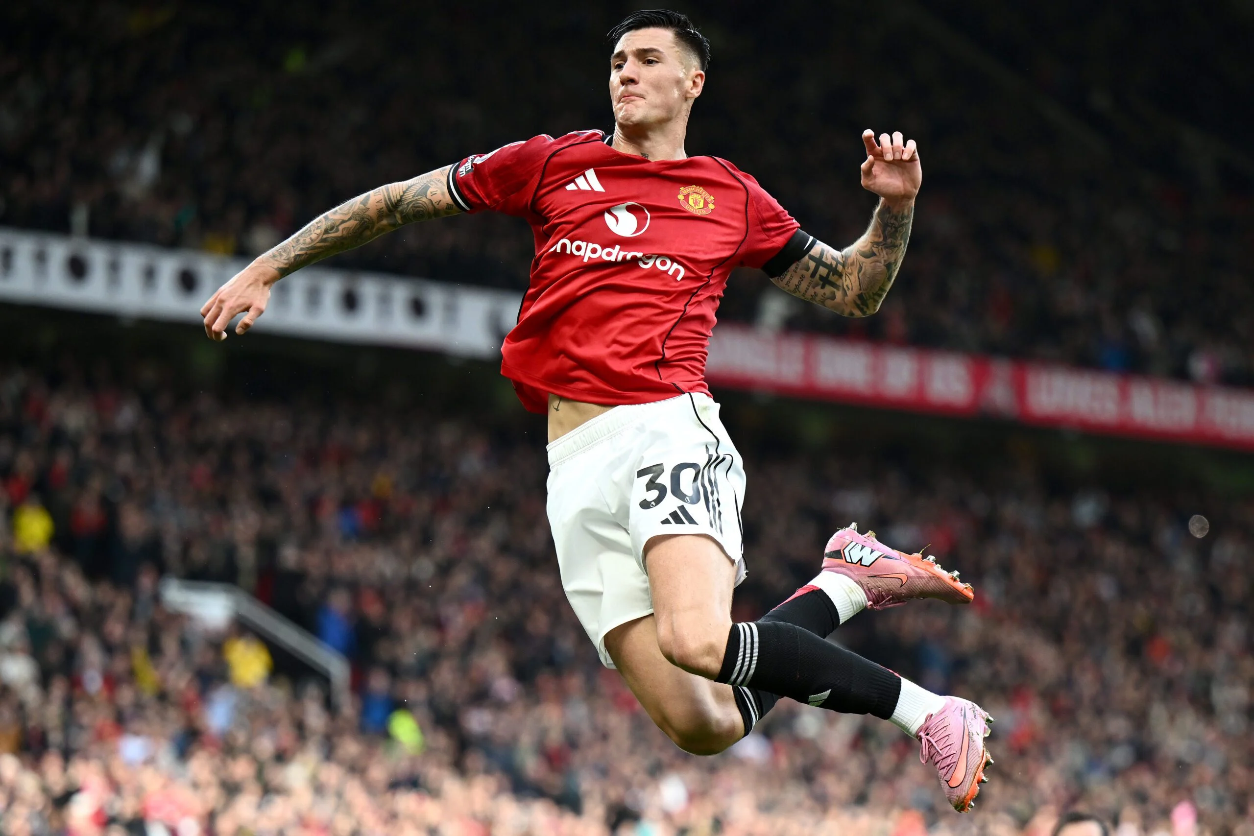 Drama Handball Benjamin Sesko Warnai Derby Manchester United vs Liverpool di Old Trafford