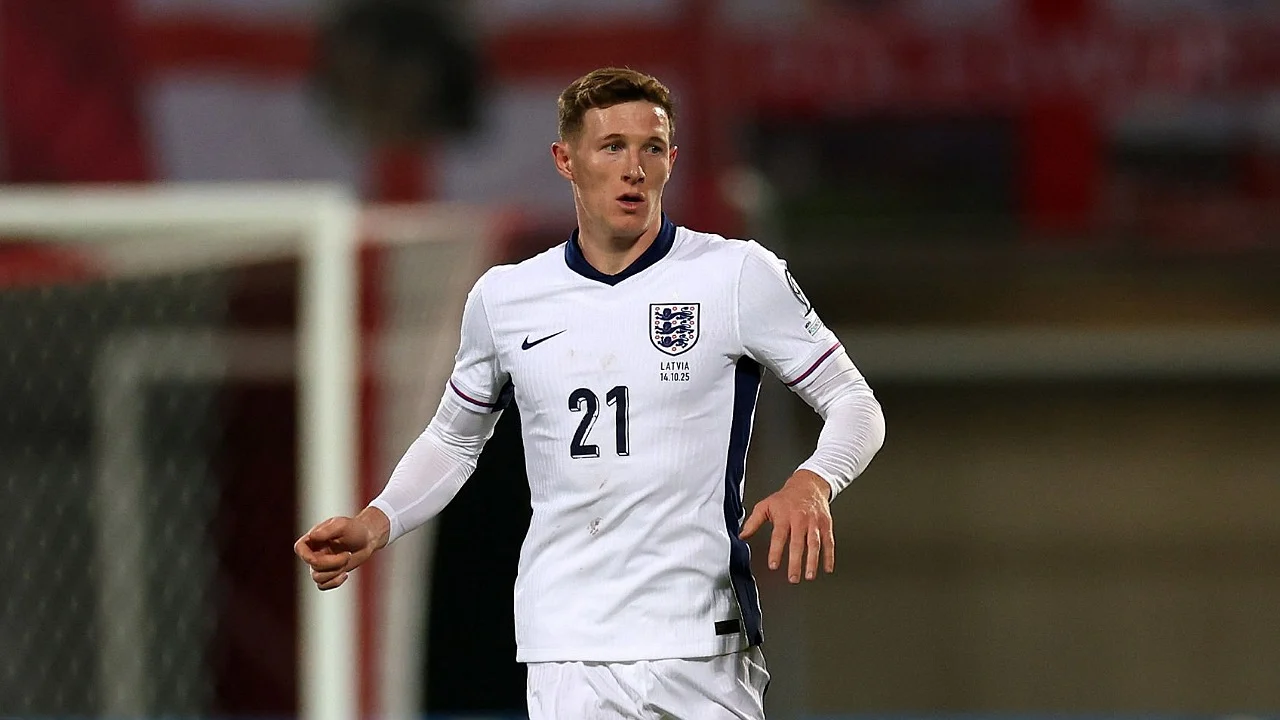 Elliot Anderson Jadi Sorotan Manchester United dan Manchester City