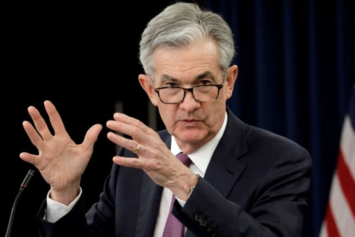 Federal Reserve di Bawah Tekanan: Powell Pertahankan Suku Bunga, Harga Minyak Mengguncang Ekonomi Global