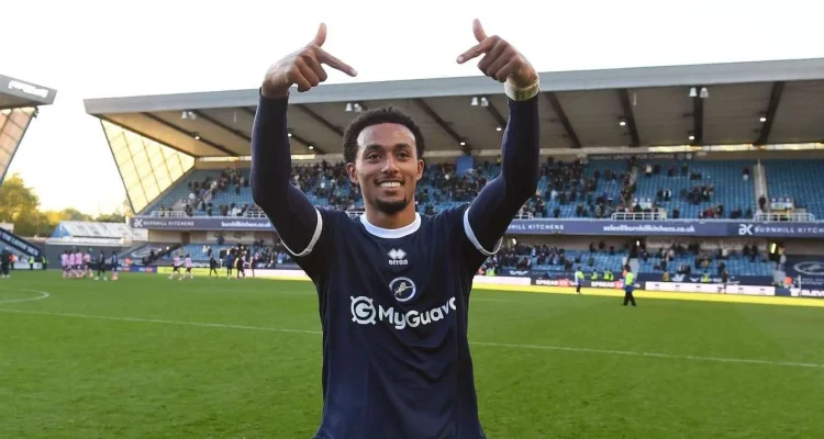 Femi Azeez, Bintang Millwall yang Membuat Debut Impresif di Tim Nasional Nigeria