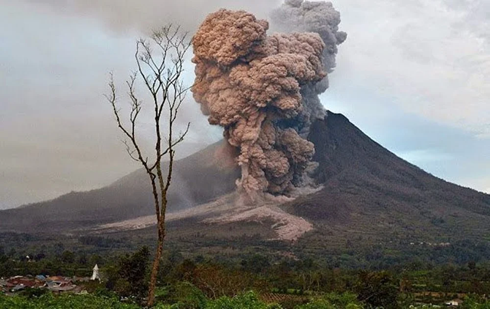 Gunung Dukono Meletus, Sejarah dan Cerita di Balik Letusan Dahsyat