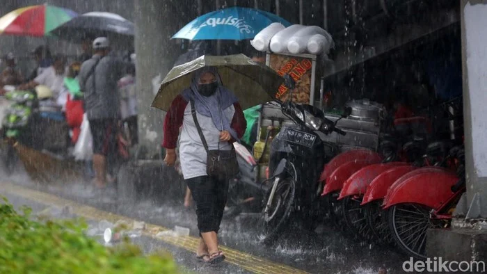 Hujan Deras Mengancam Jakarta dan Sekitarnya, Warga Diimbau Waspadai Bencana