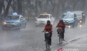 Hujan Ekstrem Mengguyur Indonesia: Jakarta Basah di Musim Kemarau, Sumatra Utara Siap Hadapi Petir
