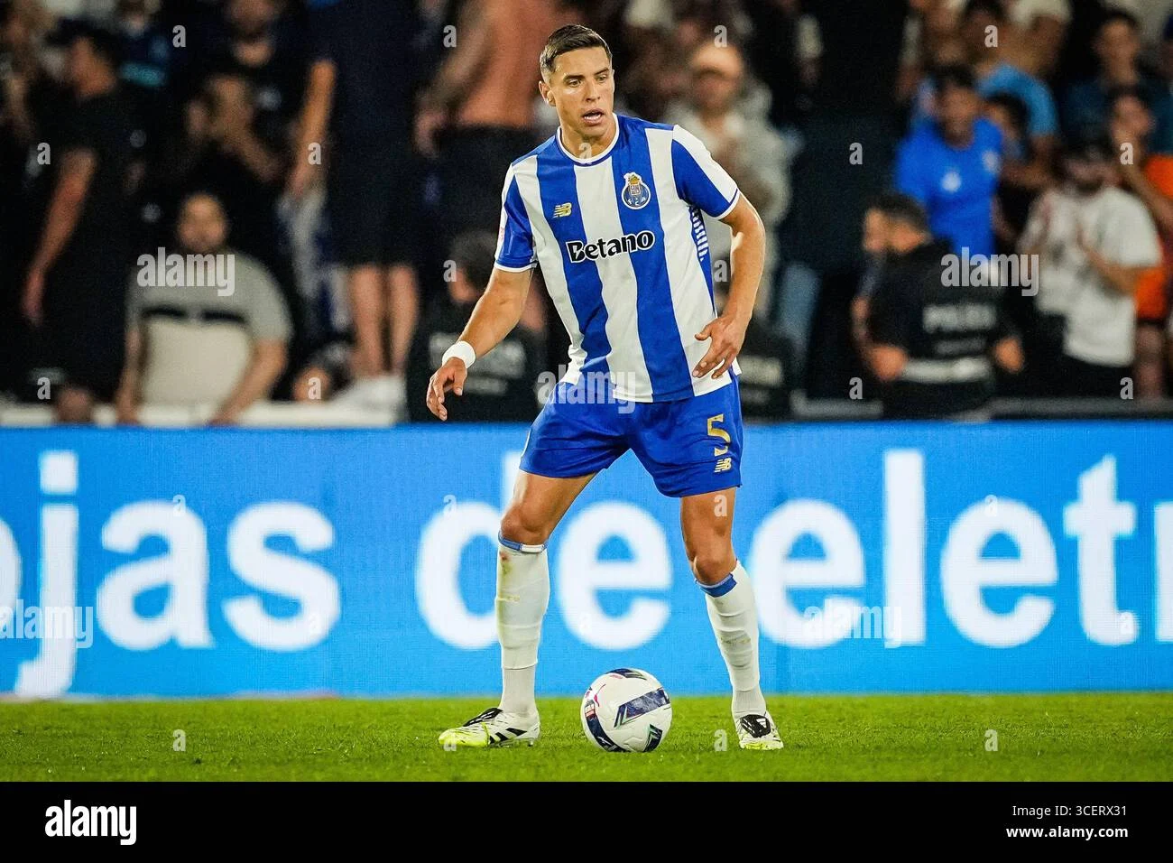 Jan Bednarek Dinobatkan sebagai Pemain Bertahan Terbaik Liga Portugal Betclic untuk April