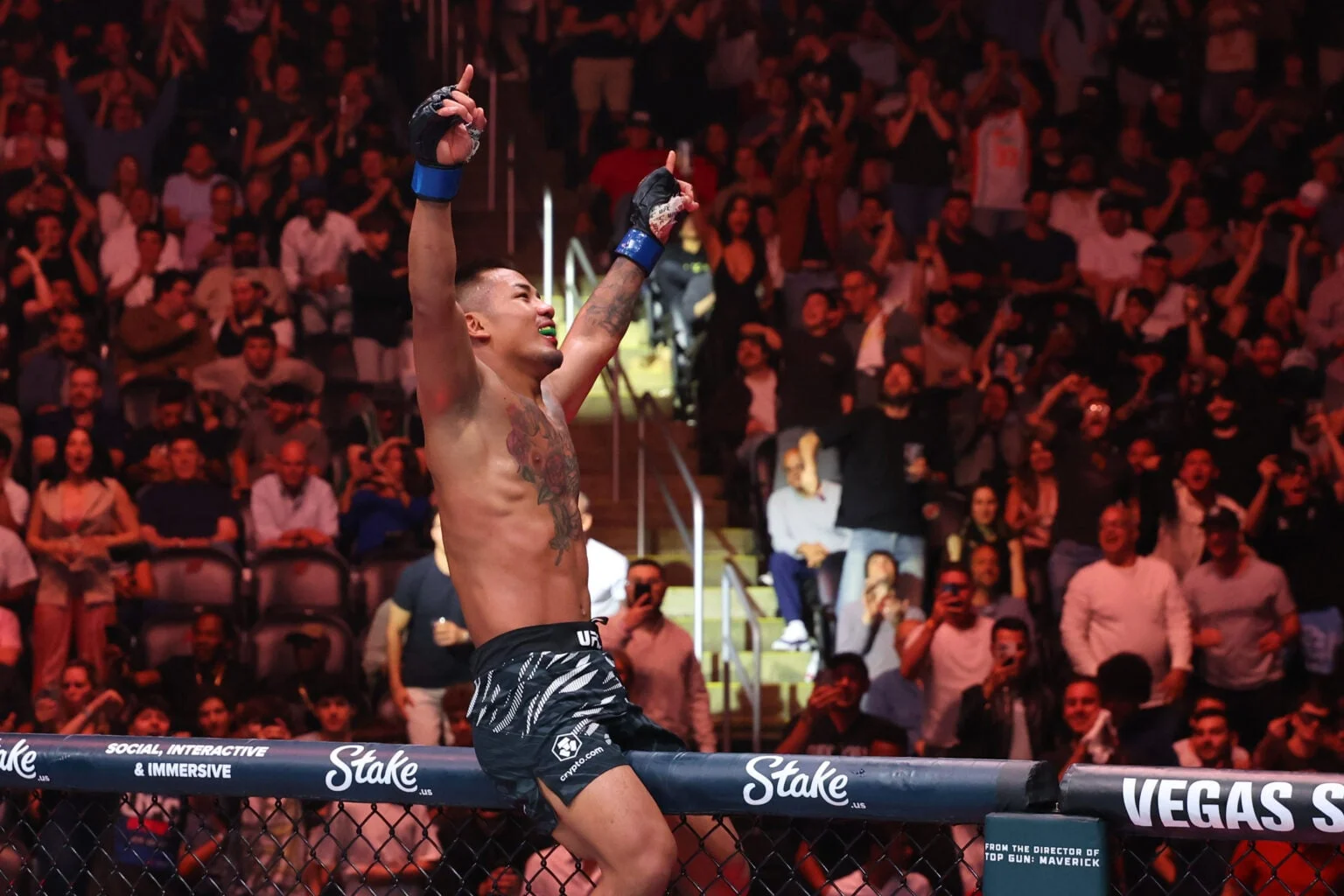 Joshua Van Pertahankan Gelar UFC Flyweight dengan Kemenangan Knockout