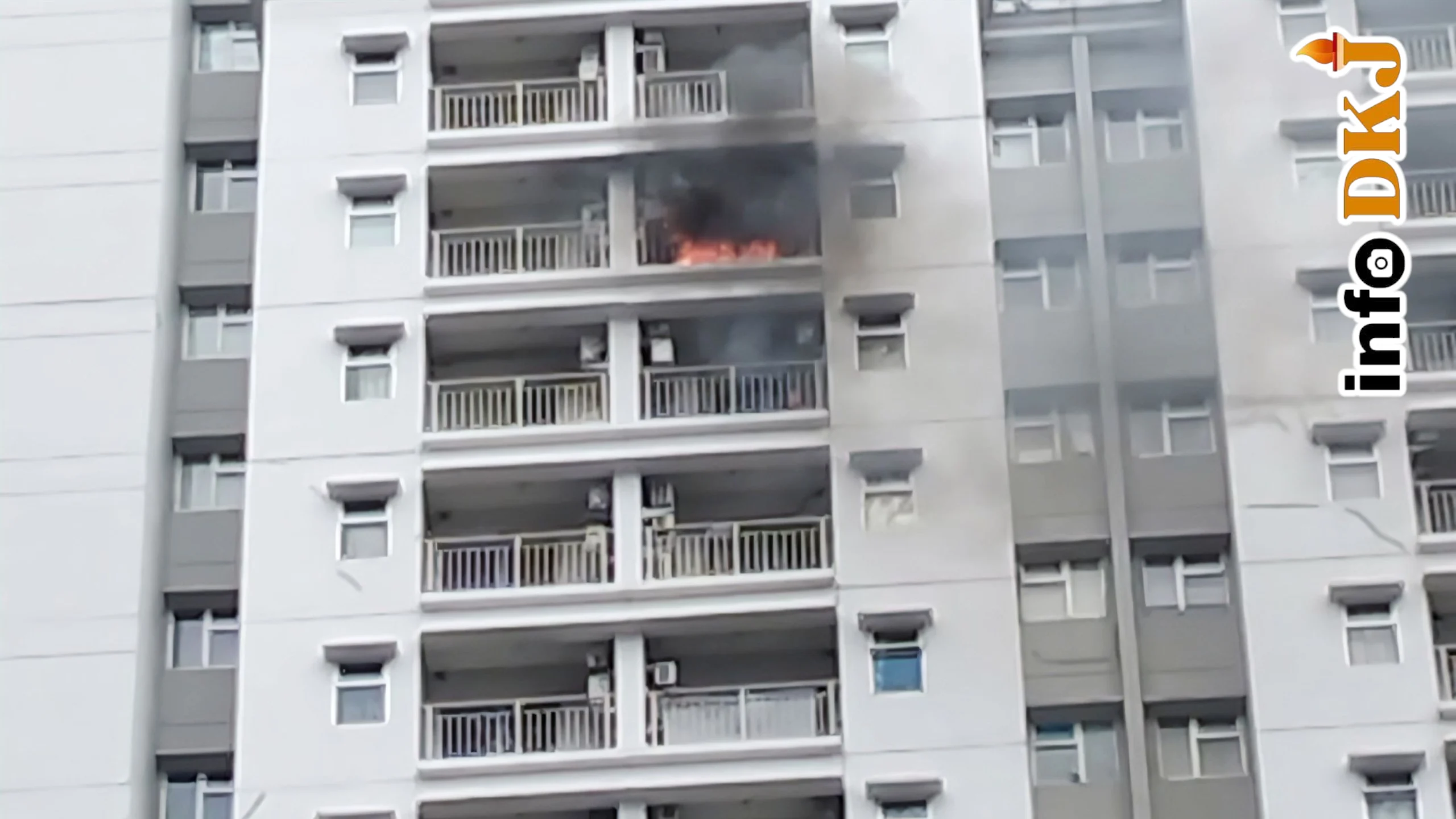 Kebakaran Apartemen Mediterania: Penghuni Diinapkan Gratis di Hotel, Evakuasi Masih Berlanjut