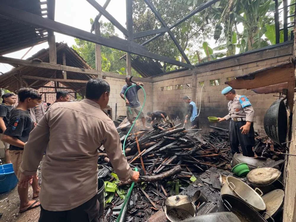 Kebakaran Rumah Anisa Rahma di Bandung: Lilin Usir Lalat Lupa Dipadamkan, Suami Anandito Dwis Menangis