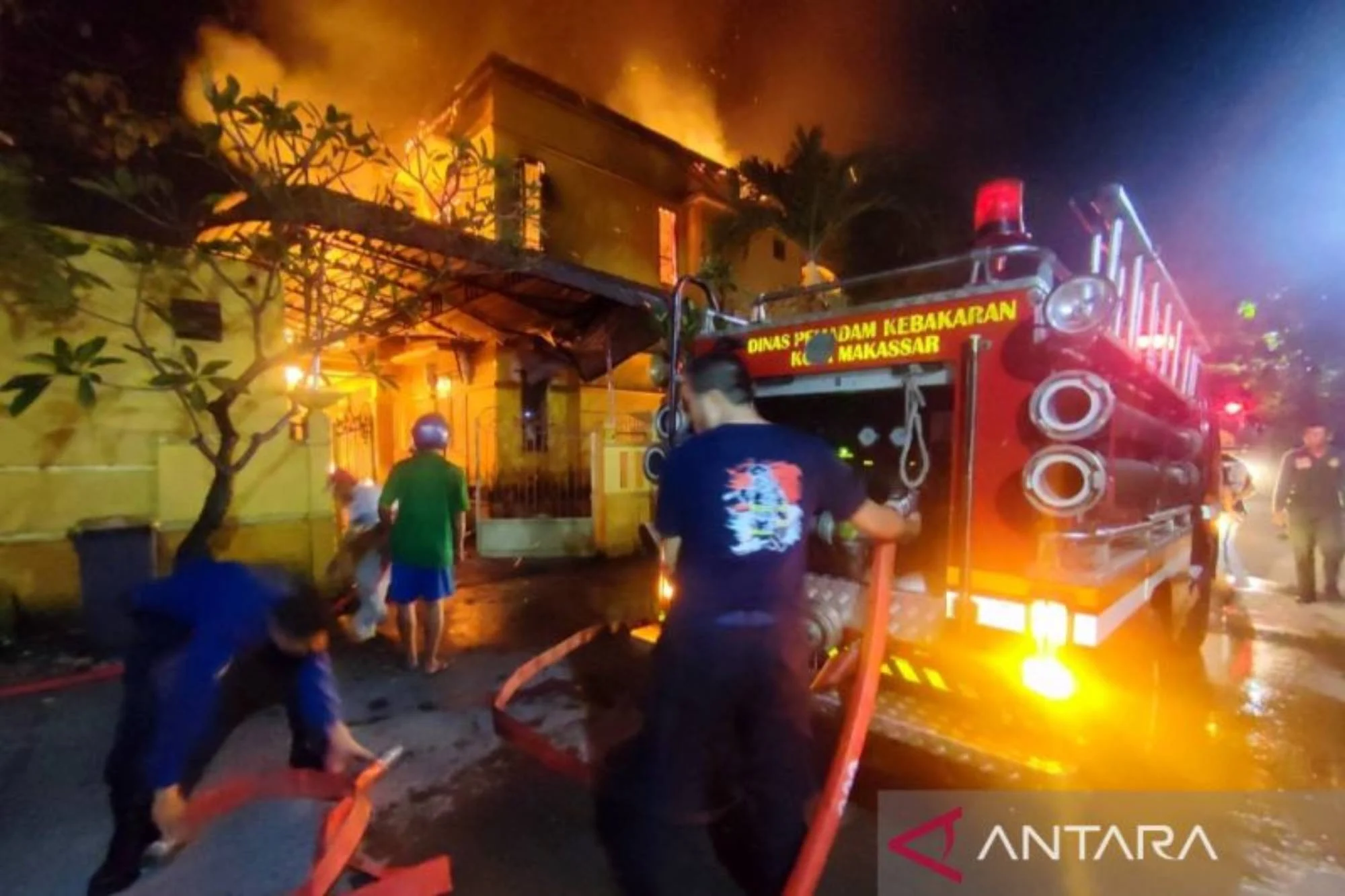 Kebakaran rumah Anisa Rahma Eks Cherrybelle: Api Menghanguskan Kenangan, Suami Menangis Pilu