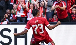 Keputusan Arne Slot Mengganti Rio Ngumoha Picu Kecaman Suporter Liverpool