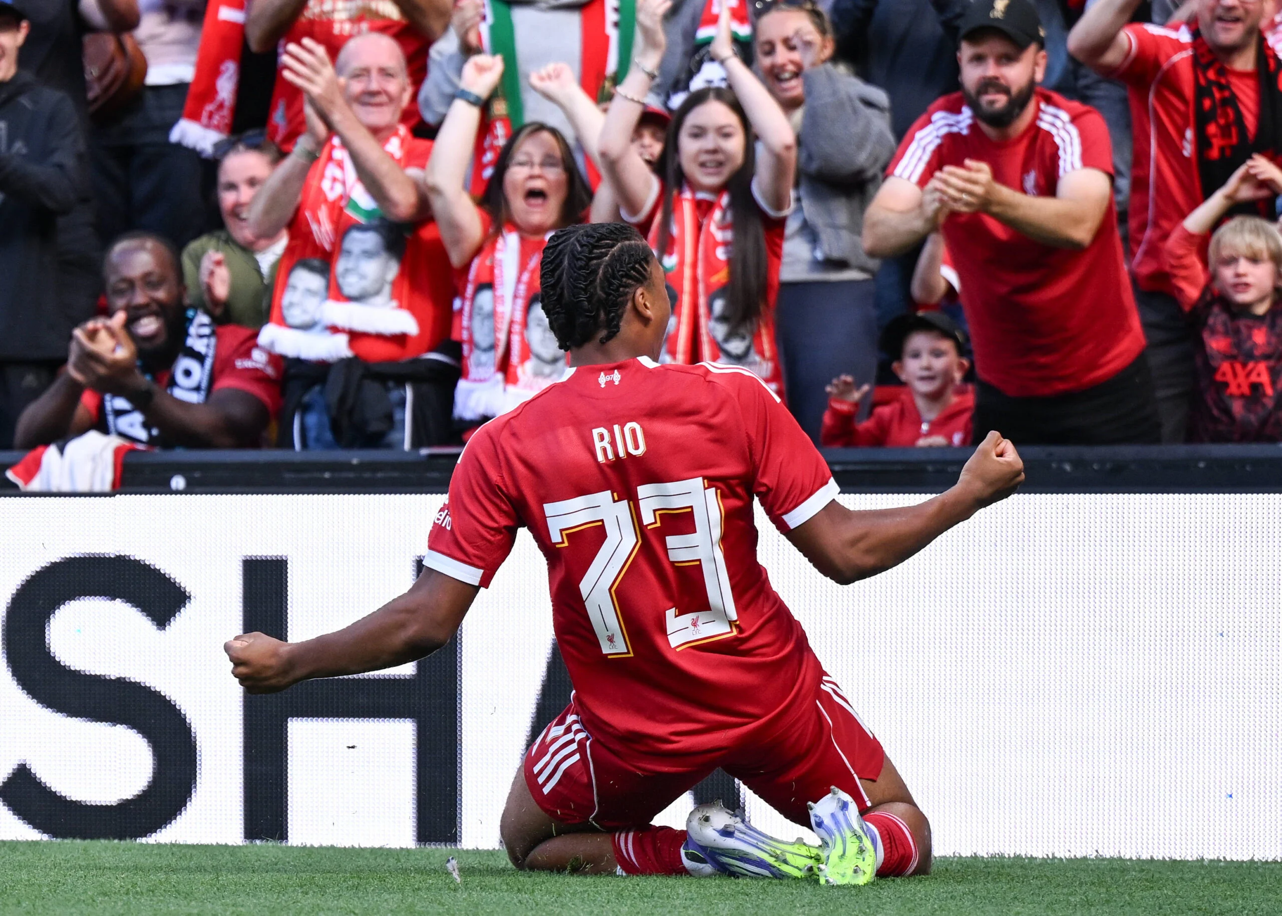 Keputusan Arne Slot Mengganti Rio Ngumoha Picu Kecaman Suporter Liverpool
