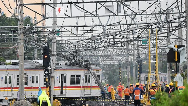Kereta Rel Listrik Gangguan di Jalur Daru-Parung Panjang Akibat Pencurian Kabel Sinyal