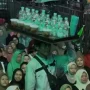 Kisah Inspiratif Sunhaji Penjual Es Teh yang Mengharukan