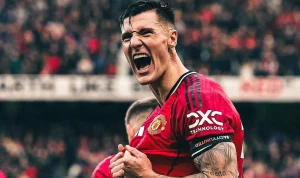 Kontroversi Handball Benjamin Sesko Goyang Derby Manchester United vs Liverpool di Old Trafford