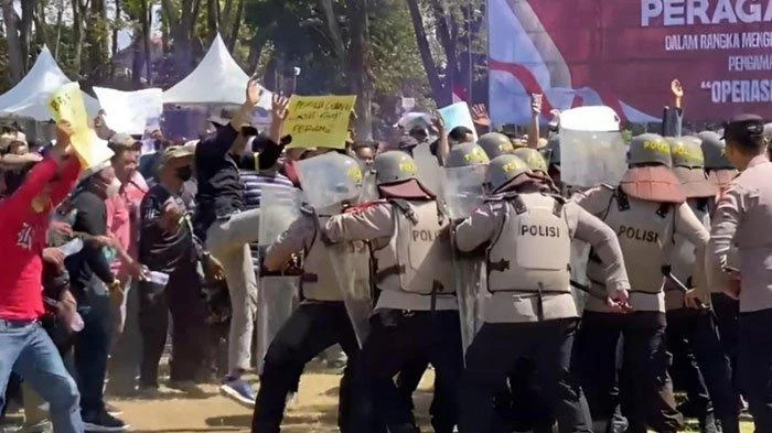 Kota Valencia Dalam Kericuhan: Ancaman Bom, Mogok Guru, dan Tantangan Lainnya