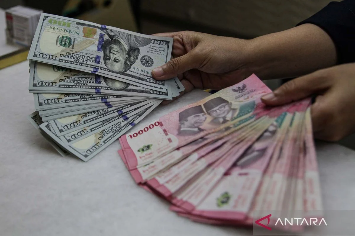 Kurs Dolar AS Melemah, Rupiah Menguat ke Rp17.827 per Dolar