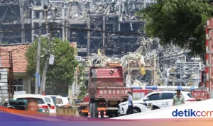 Ledakan di Gudang Kimia Jakbar: Api dan Asap Membumbung Tinggi