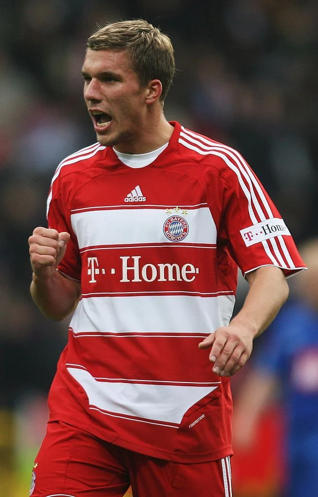 Lukas Podolski Mengumumkan Pensiun dan Bayern Munich Siap Hadapi VfB Stuttgart
