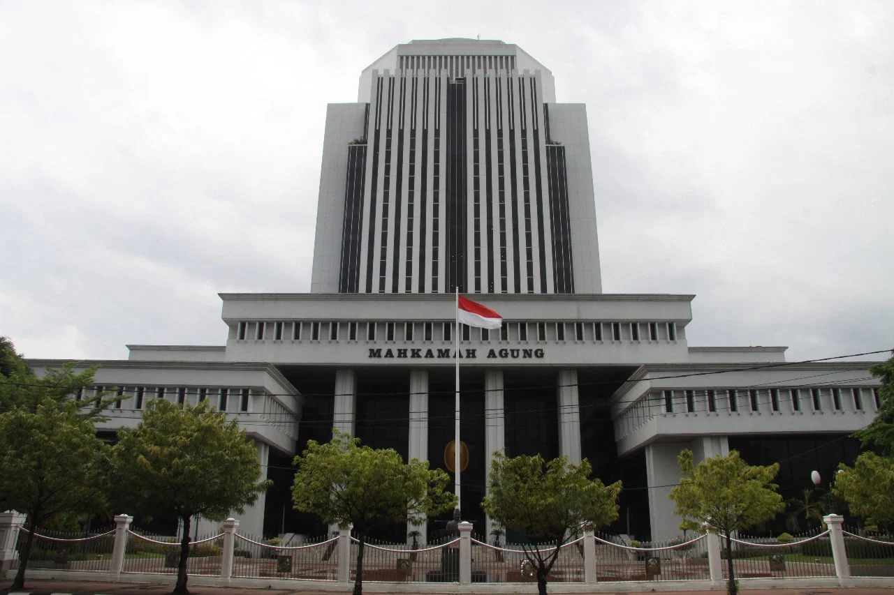Mahkamah Agung dan Pengadilan AS: Dua Kasus Hukum yang Menggemparkan