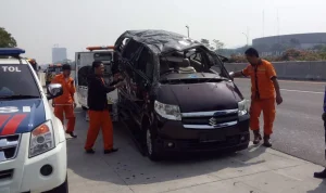 Massal Pecah Ban Tol Jagorawi, 10 Mobil Tertimpa Kerusakan Perkerasan