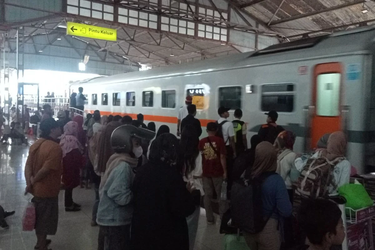 May Day 2026 Memicu Ledakan Penumpang: Stasiun Daop 7 Madiun Terlalu Padat!