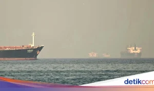 Operasi 'Project Freedom' Dihentikan, 1.600 Kapal Masih Terjebak di Selat Hormuz