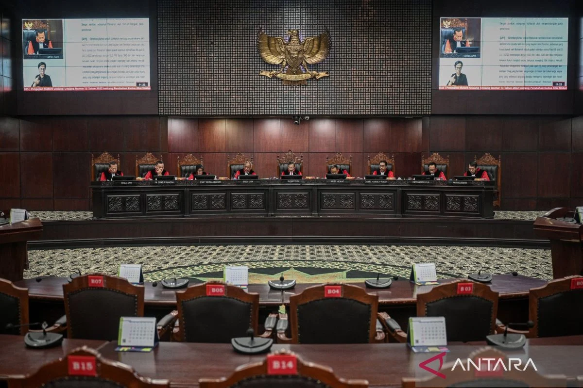 Pembatasan Masa Jabatan Kapolri dan Anggota DPR: Mencegah Monopoli Kekuasaan